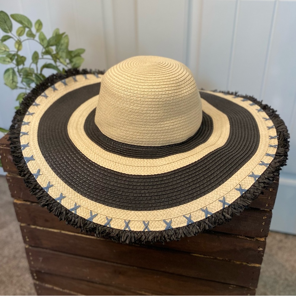 Like New!  Floppy Fun Quagga GreenLabel Straw Sun Hat